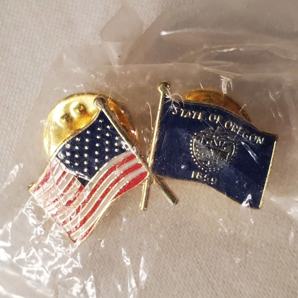 United States of America & State of Oregon Flag Lapel Pin